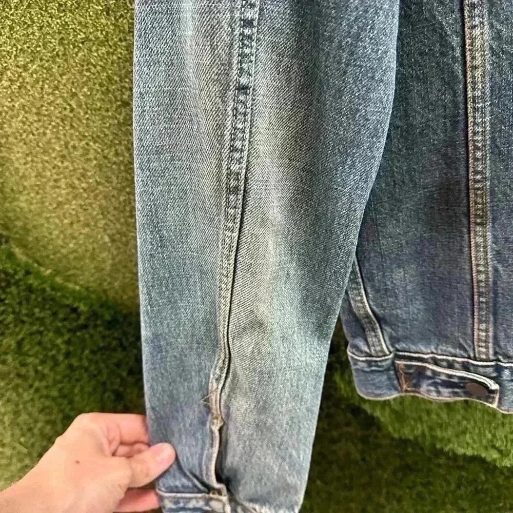 Levi’s  Mid Wash Denim Jacket Medium - Picture 6 of 6